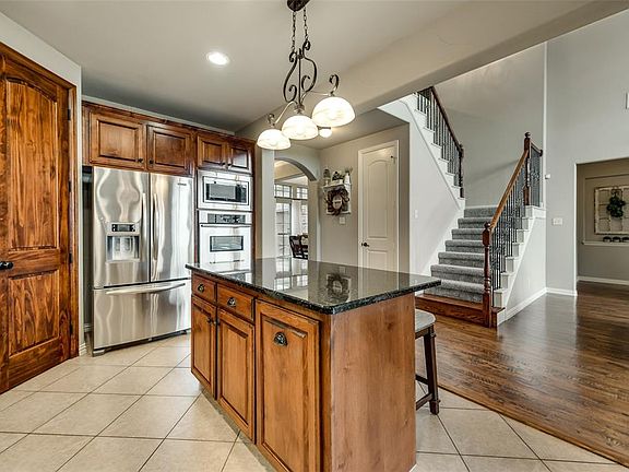 4th image of 201 Chatfield Dr