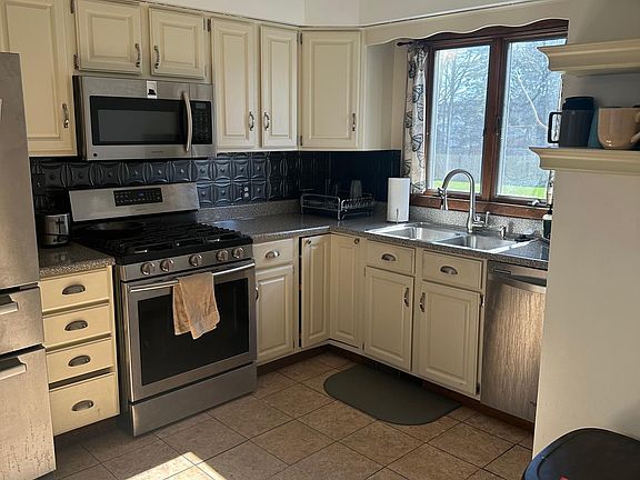 2nd image of 333 W Washington Ave
