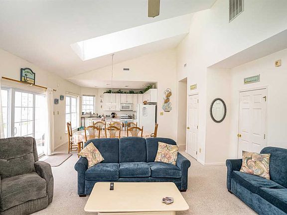 3rd image of 807 Plymouth Pl #2