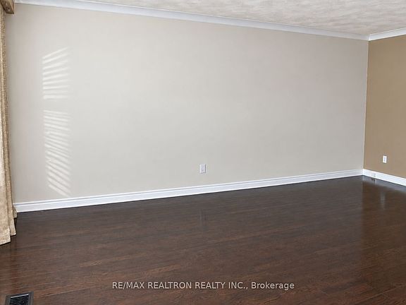 5th image of 9 Stanwell Dr