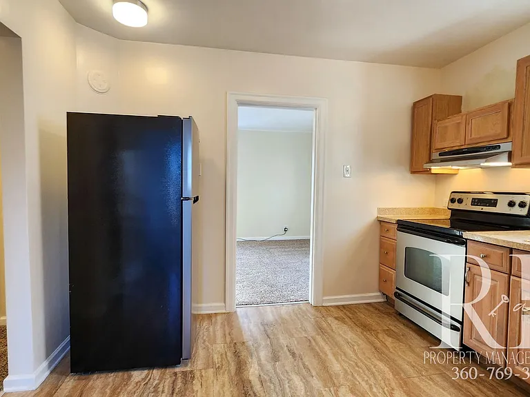 1540 N Callow Ave — Photo 3