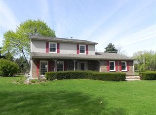 38W647 Foxwood Ln, St Charles, IL 60175