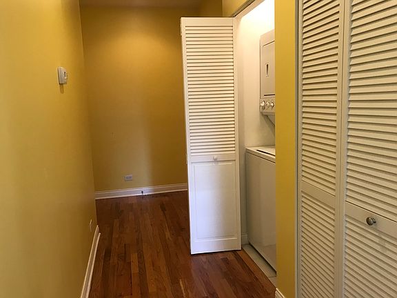 3rd image of 7554 N California Ave Unit 205