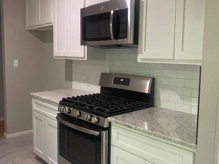 424 W Patricia Ln — Photo 5