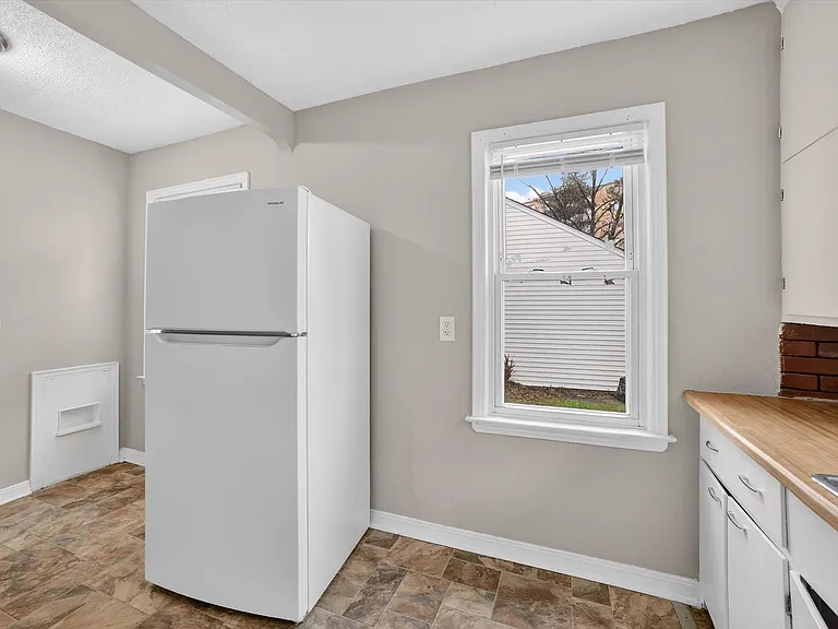 1568 Parker Dr — Photo 9