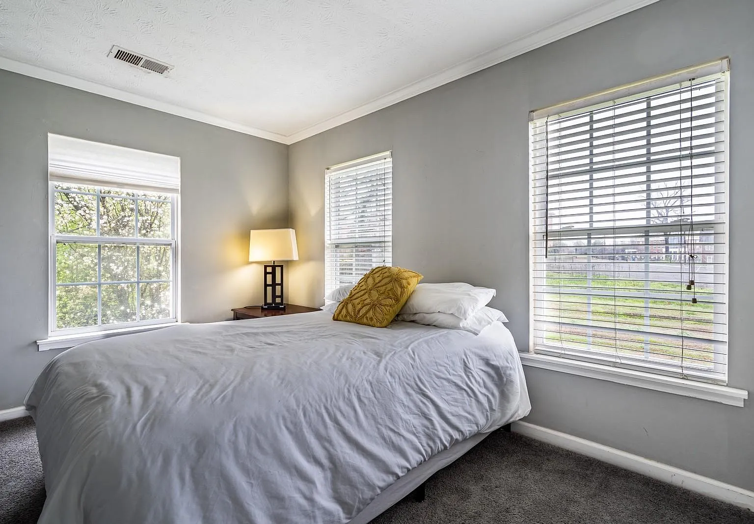 4 bed, 2.5 bath, 1700 sqft, $871 — Photo 2