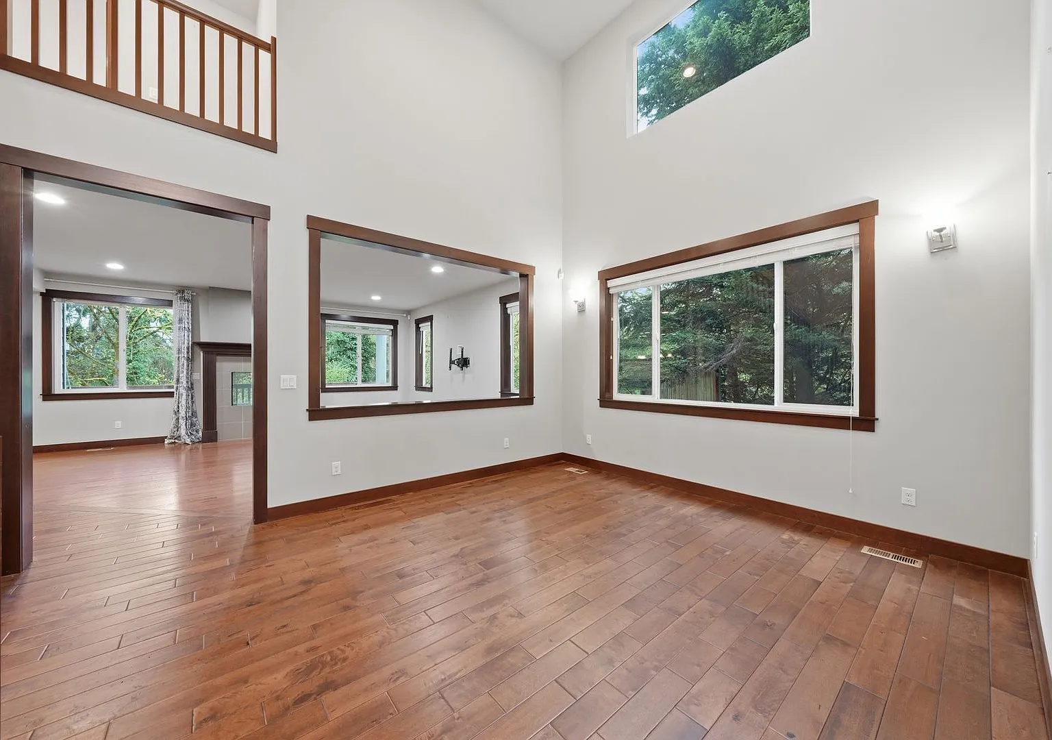Stunning Finn Hill Retreat Space, Style & Privacy — Photo 4