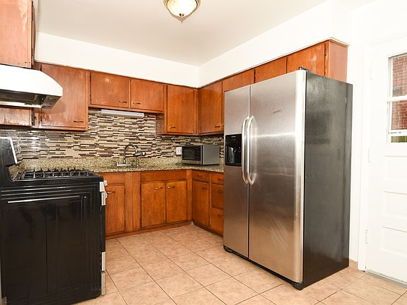2nd image of 1429 W Touhy Ave APT G