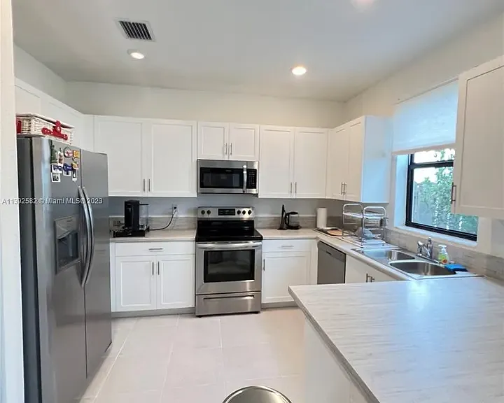 20610 NE 5th Pl — Photo 11