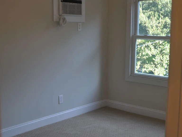 31 Yeadon Ave #B — Photo 7