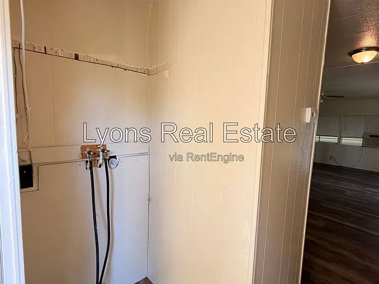 7555 Ebson Dr — Photo 5