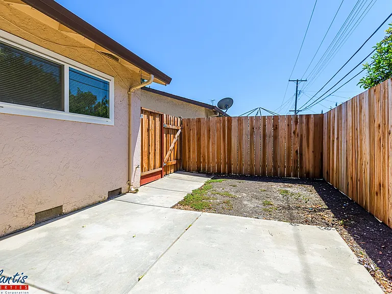 2630 Bowers Ave — Photo 2