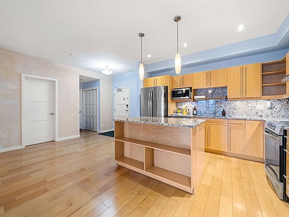 4th image of 6591 Lincroft Rd #202