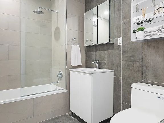 2nd image of 125 W 16th St #6F