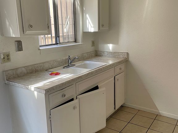 2nd image of 436 W Oak St #3