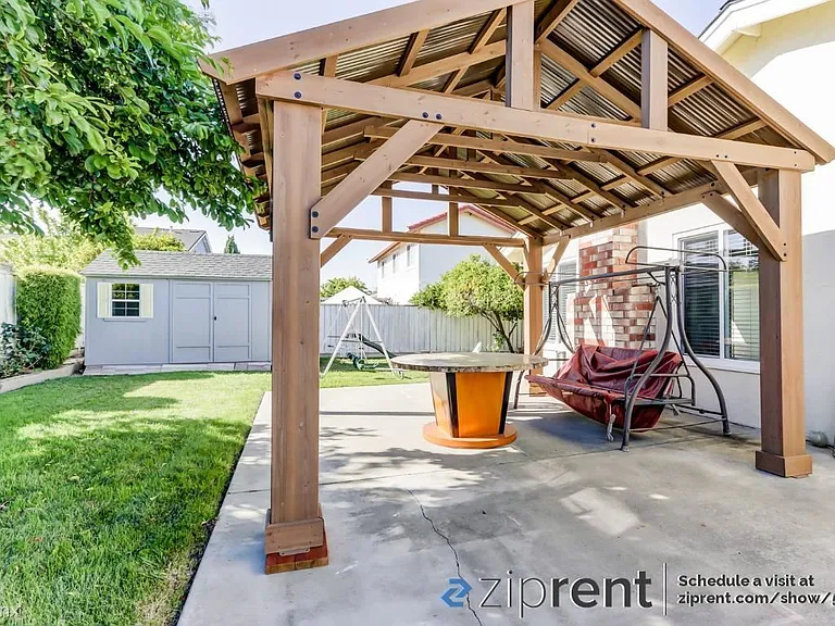 4548 Donalbain Cir — Photo 12