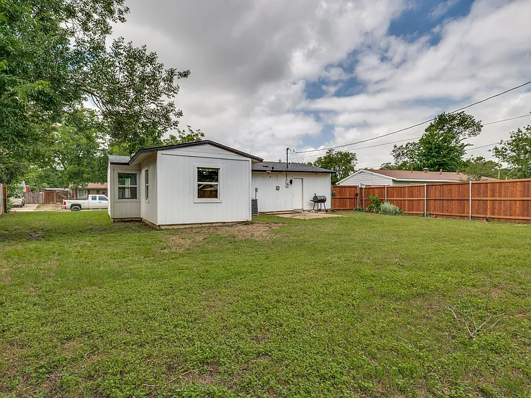 1301 Cardinal St — Photo 24