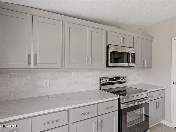 4th image of 105 Stone Glen Place