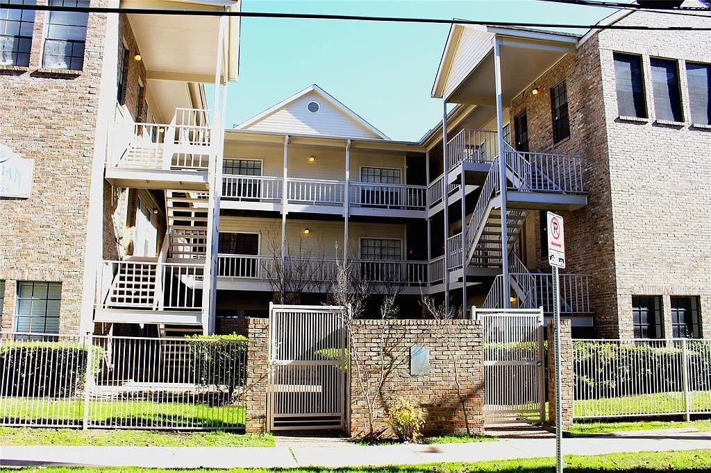 2 bed, 2.0 bath, 800 sqft, $1,750 — Photo 1