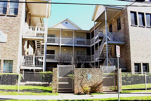 715 W 22nd 1/2 St #101 Photo 1