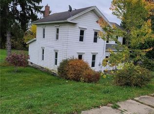 161 Geneva St, Lyons, NY 14489