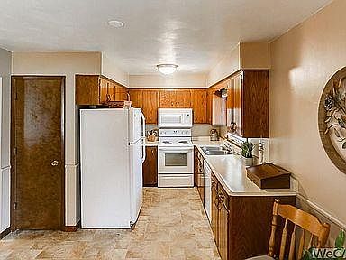 3rd image of 5180 Hummingbird St