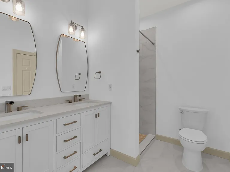 9902 Michael Schar Ct — Photo 24