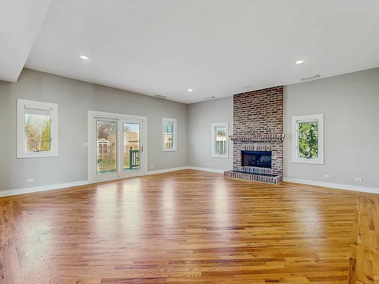 1838 N Windsor Dr — Photo 3