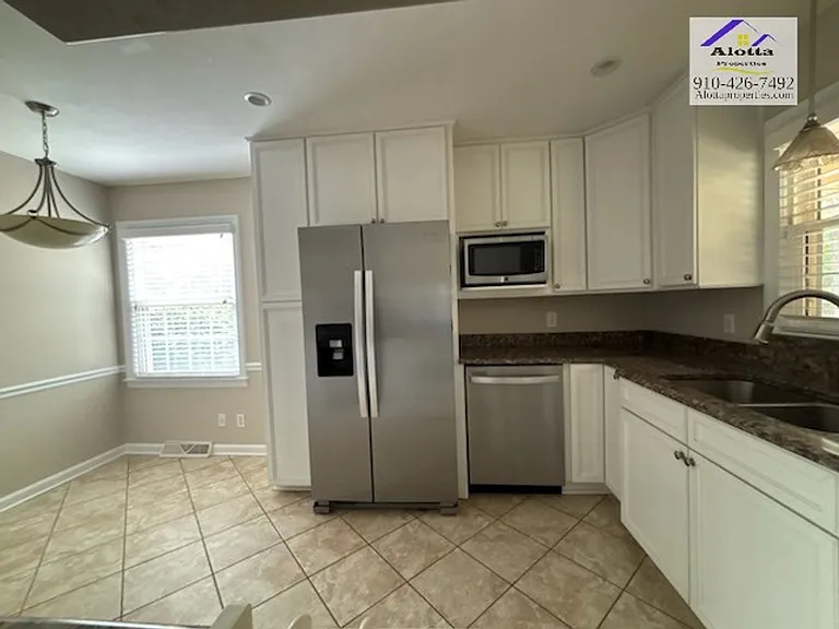 228 Whitney Dr — Photo 6