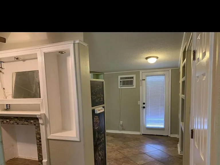 1000 Requin Ln — Photo 2
