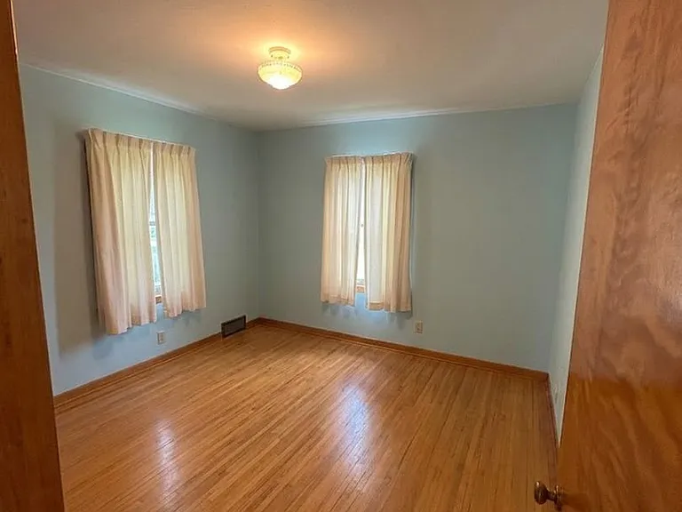 1324 Lyon Ave — Photo 6