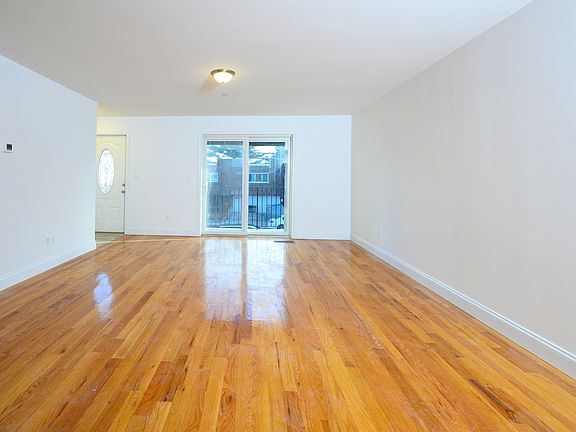 2nd image of 2881 Lamport Pl #1