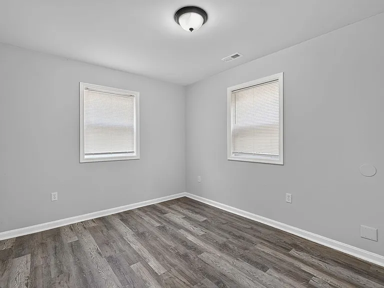 201 57th St NE — Photo 14