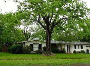 301 W Pecos St, Uvalde, TX 78801