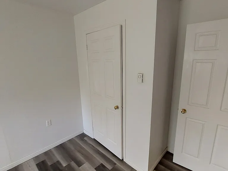 303 Killaly St W — Photo 6