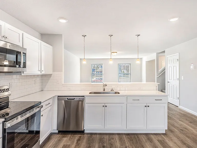 115 E Mason St — Photo 2