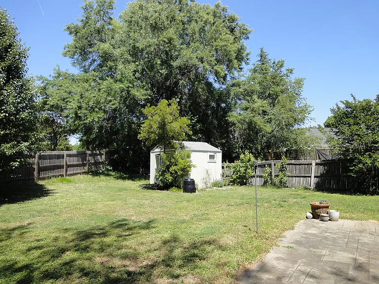 320 Hallwood Ct — Photo 29