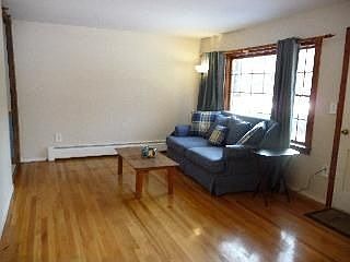 4th image of 11 Greentree Dr S