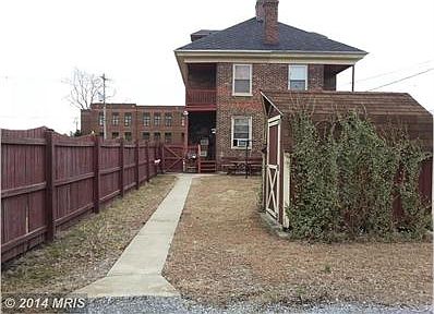 Exterior (Rear)