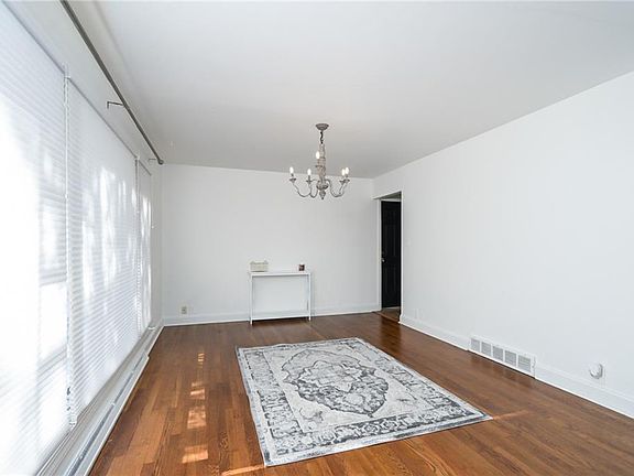 4th image of 1620 W 21st Ter