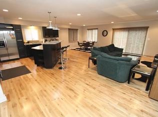 1017 Vinsetta Blvd, Royal Oak, MI 48067