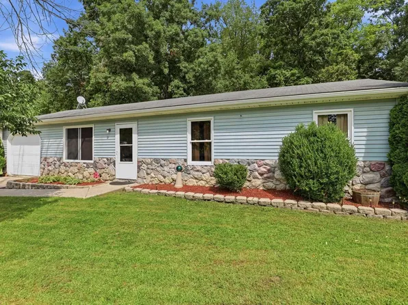 512 N McKinley St, Angola, IN 46703