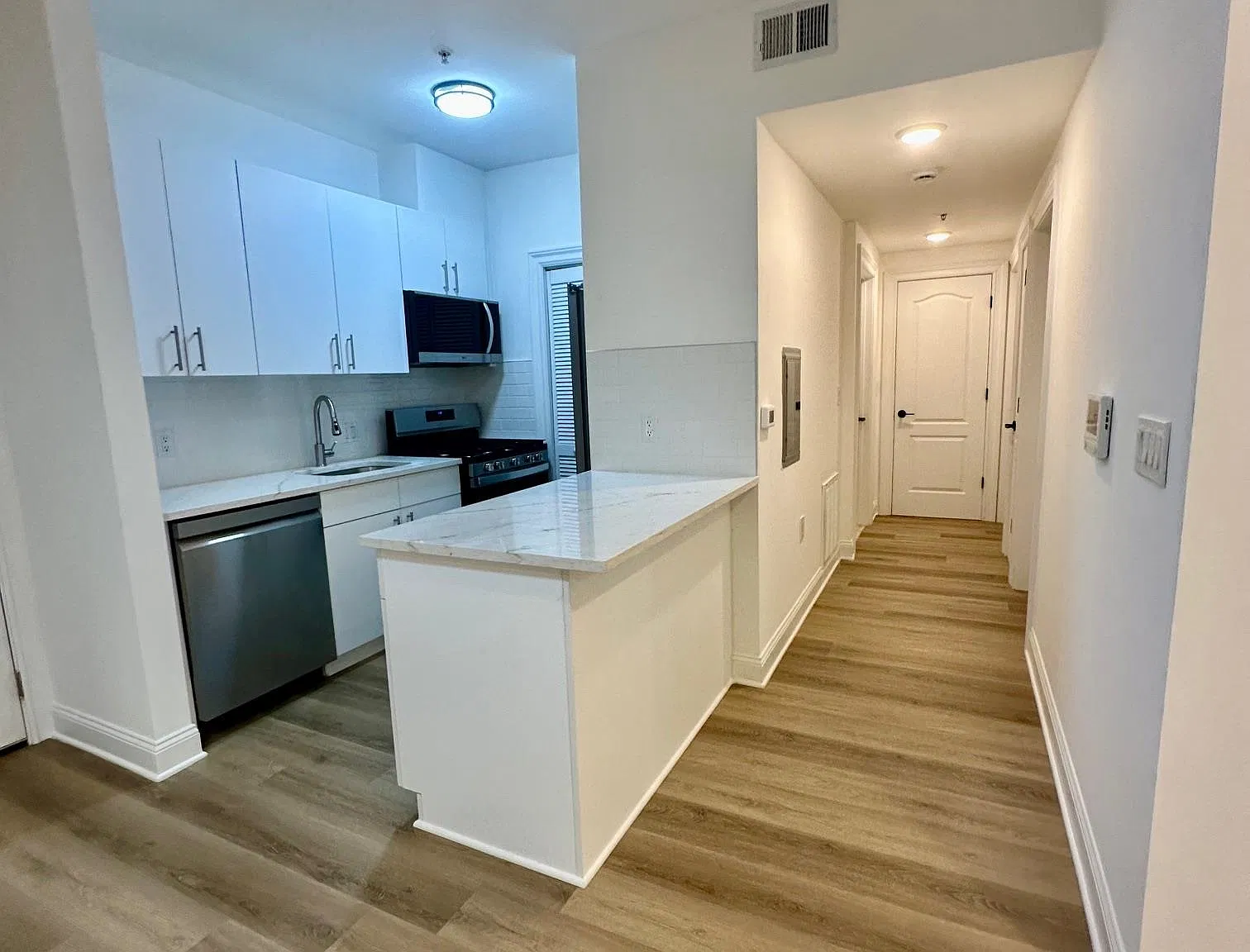 2 bed, 2.0 bath, $3,000 — Photo 4
