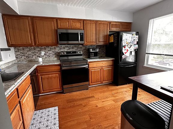 Large kitchen with new microwave and bluetooth stove/oven. Kitchen light has a remote and can be set to any brightness in any tone.
