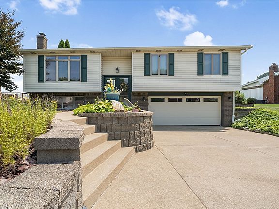 2nd image of 716 Courtview Dr