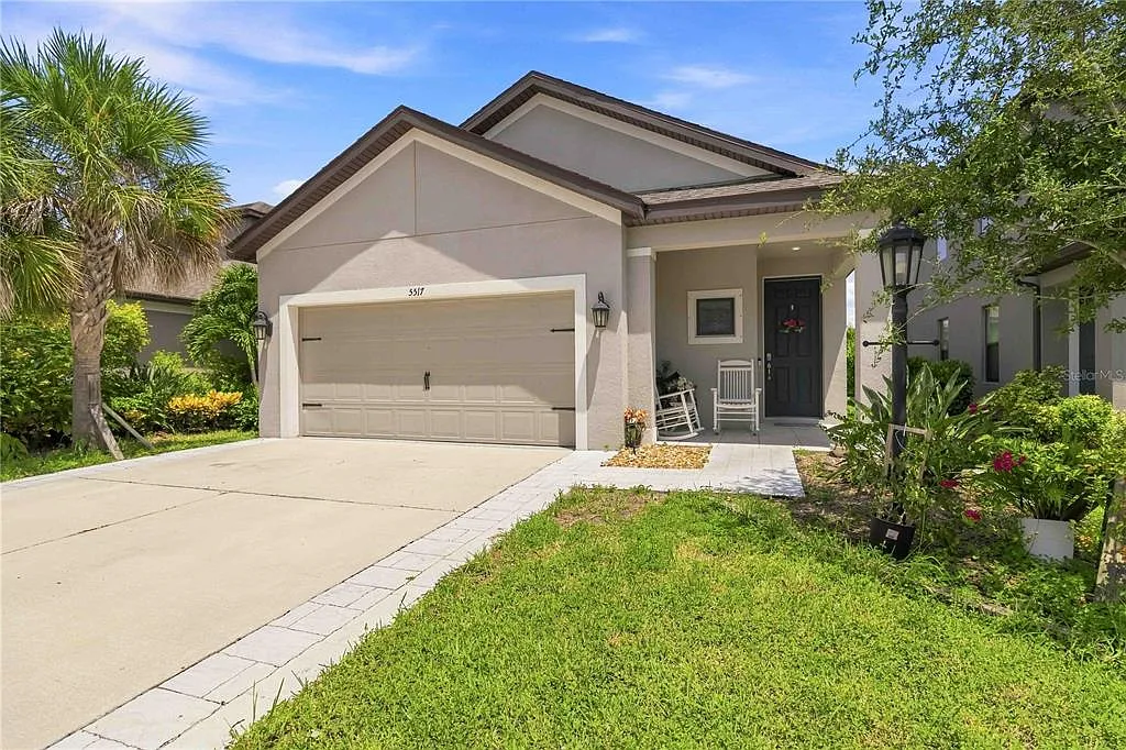3 bed, 2.5 bath, 1790 sqft, $3,200 — Photo 2