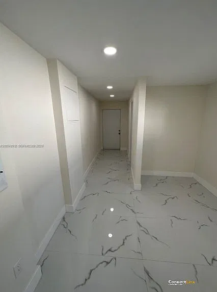 3 bed, 2.0 bath, 1047 sqft, $2,900 — Photo 2