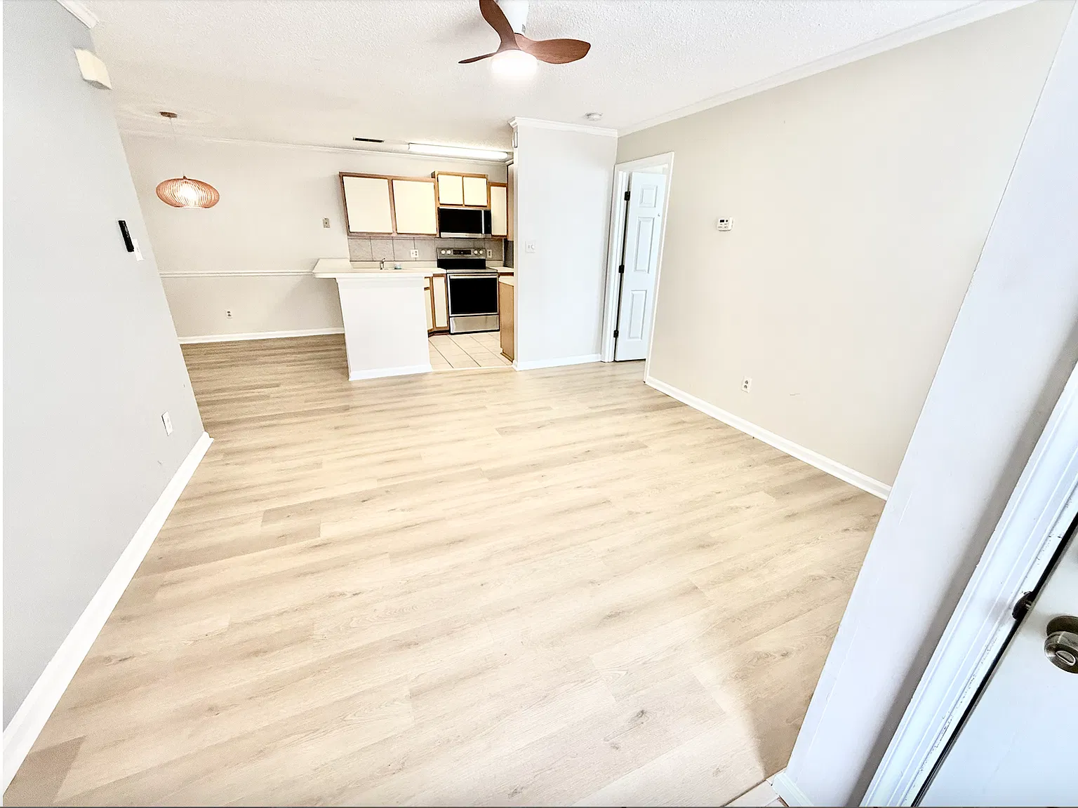 2 bed, 900 sqft, $1,895 — Photo 2