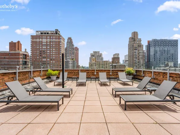 300 East 71st Street image 9 of 12