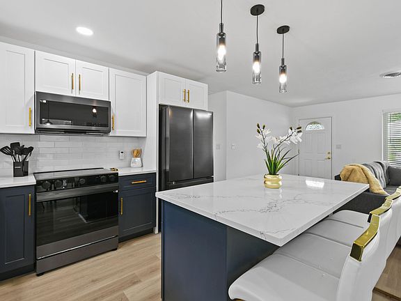 4th image of 19005 SE SOUTHGATE Drive